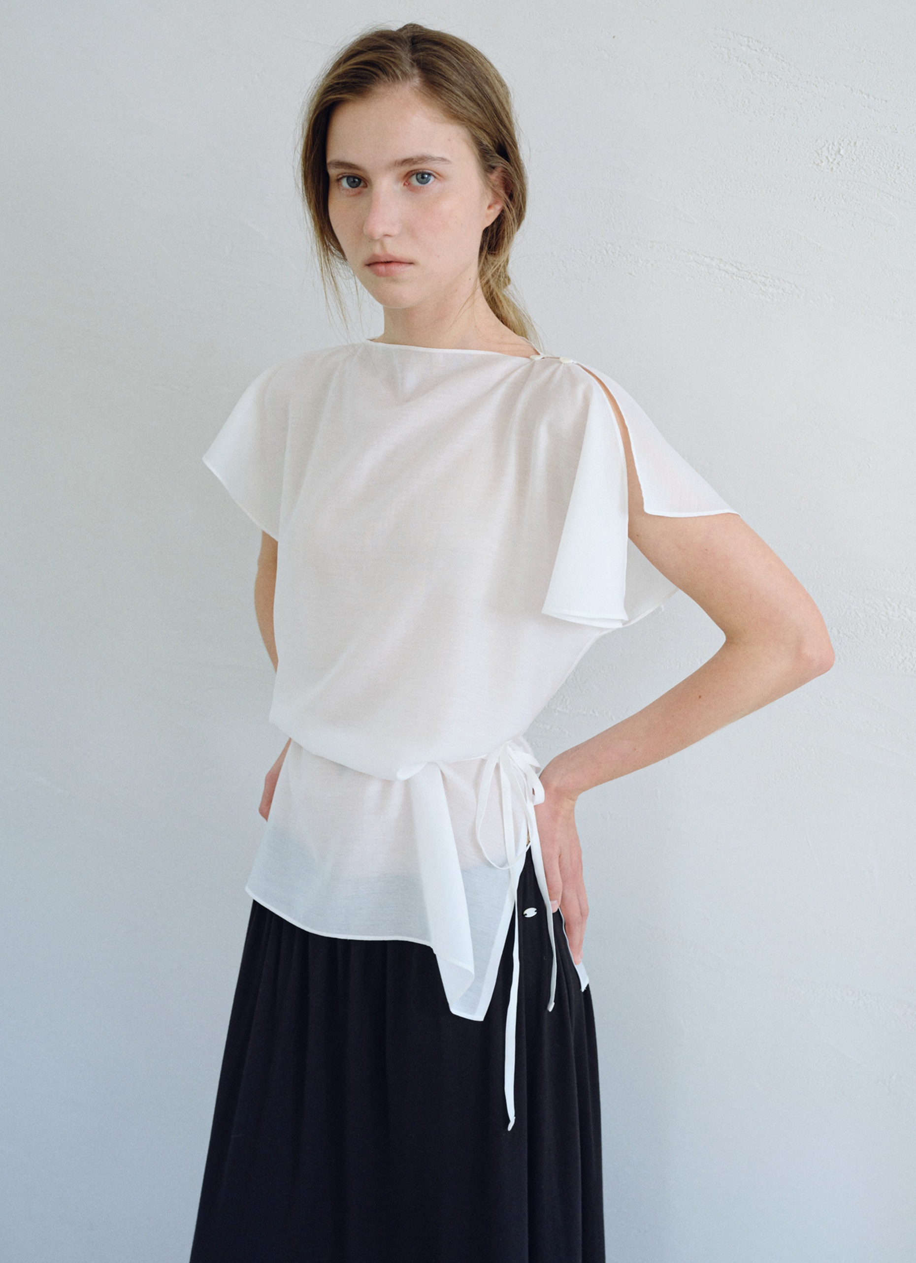 오브베이지 FLAP SLIT BUTTON BLOUSE_IVORY_OF2C2XBS01IVY 상품 이미지 1