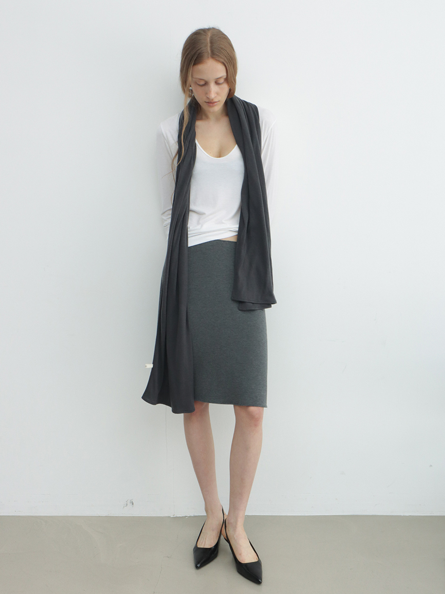 에레 MILA SCOOP BACK TOP [WHITE, DARK GREY] 상품 이미지 2