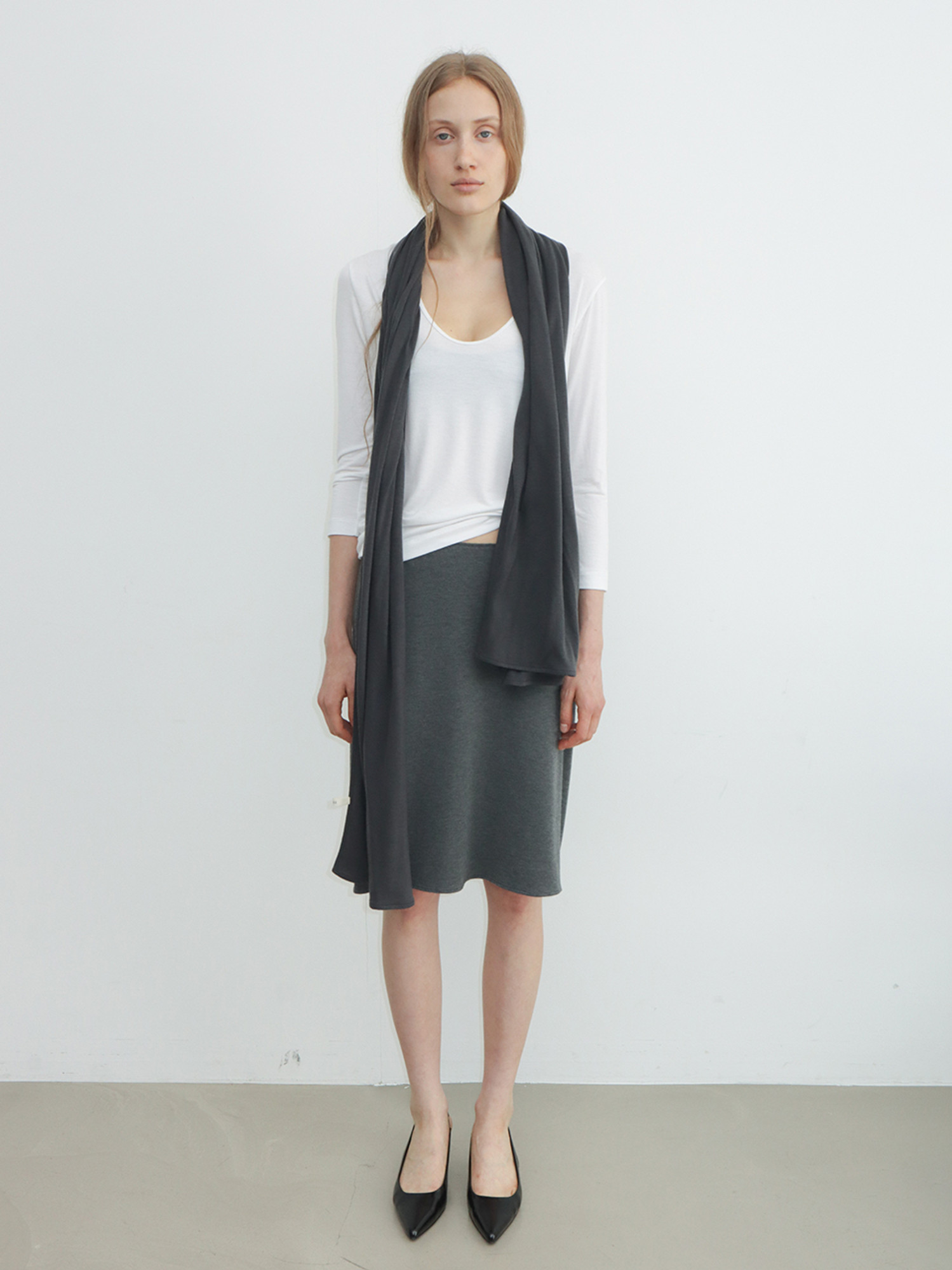 MILA SCOOP BACK TOP [WHITE, DARK GREY]