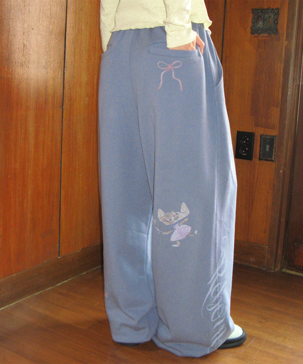 론론 KIDS CAT DOODLE SWEAT JOGGER PANTS DUSTY BLUE 상품 이미지 1