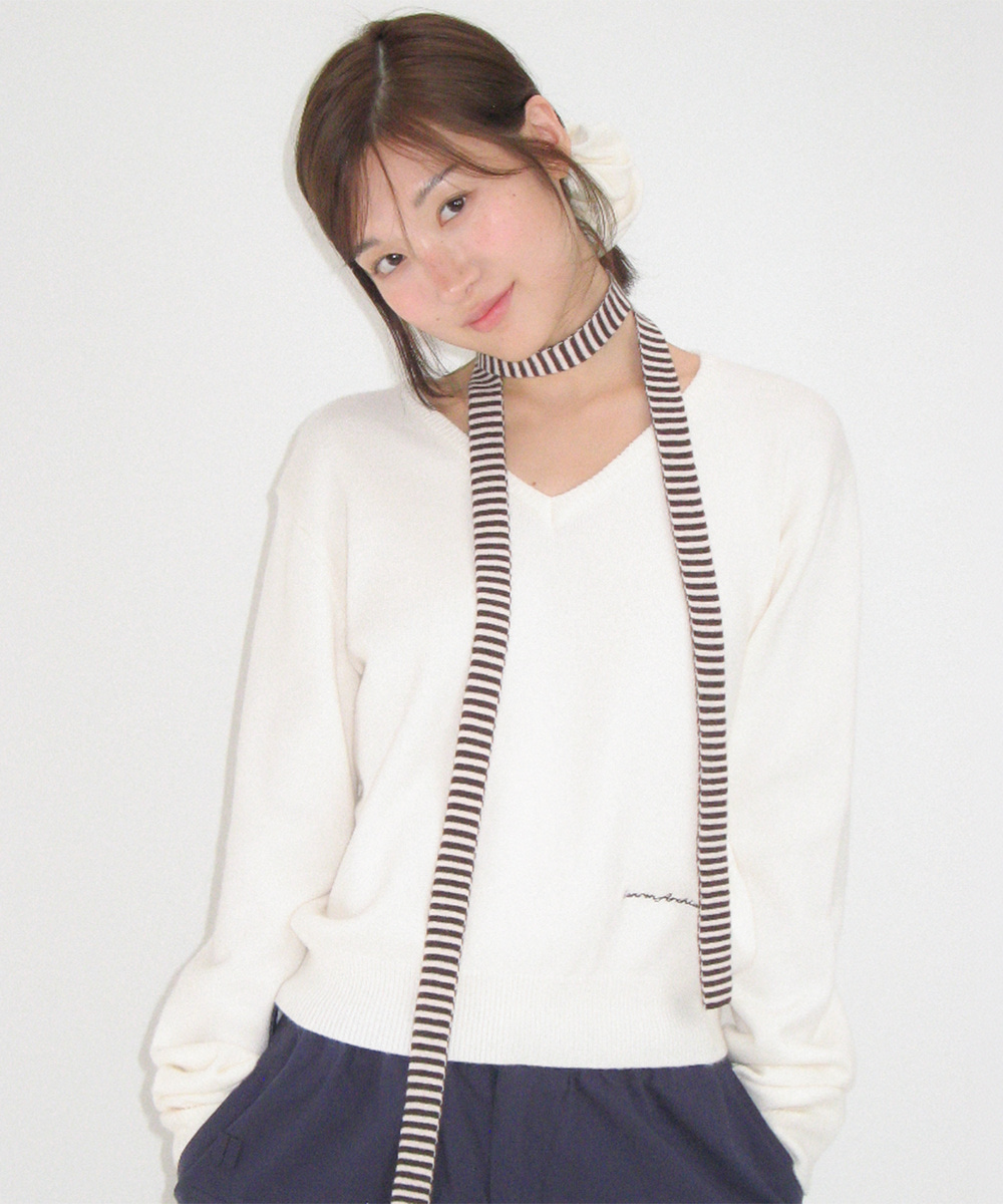 론론 SCRUNCHIE SET LETTERING V NECK KNIT IVORY 상품 이미지 1