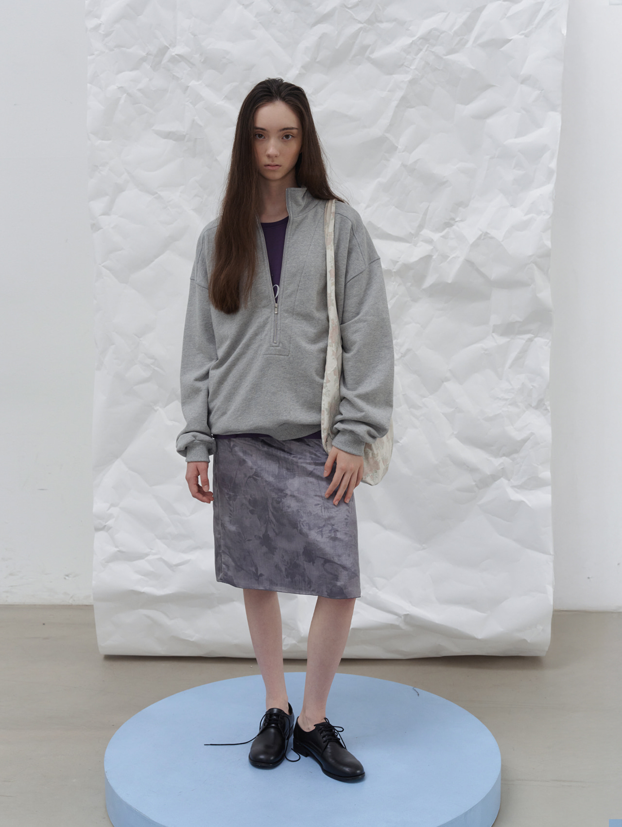 Draw floral silky skirt - silky grey