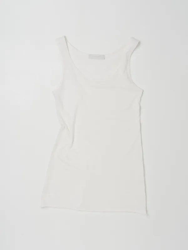 LONG LINE SLEEVELESS TOP IN WHITE