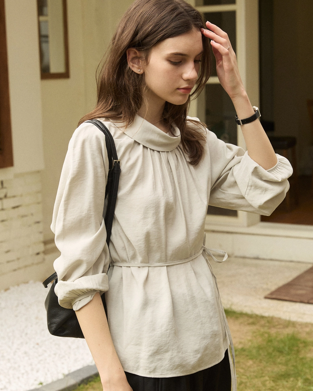어다울 Half scarf neck back ribbon blouse - mint grey 상품 이미지 2