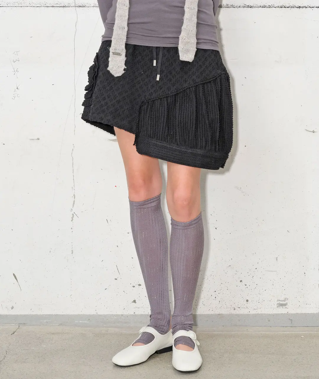 타입서비스 Asymmetry Embroidery Skirt [Black] 상품 이미지 2