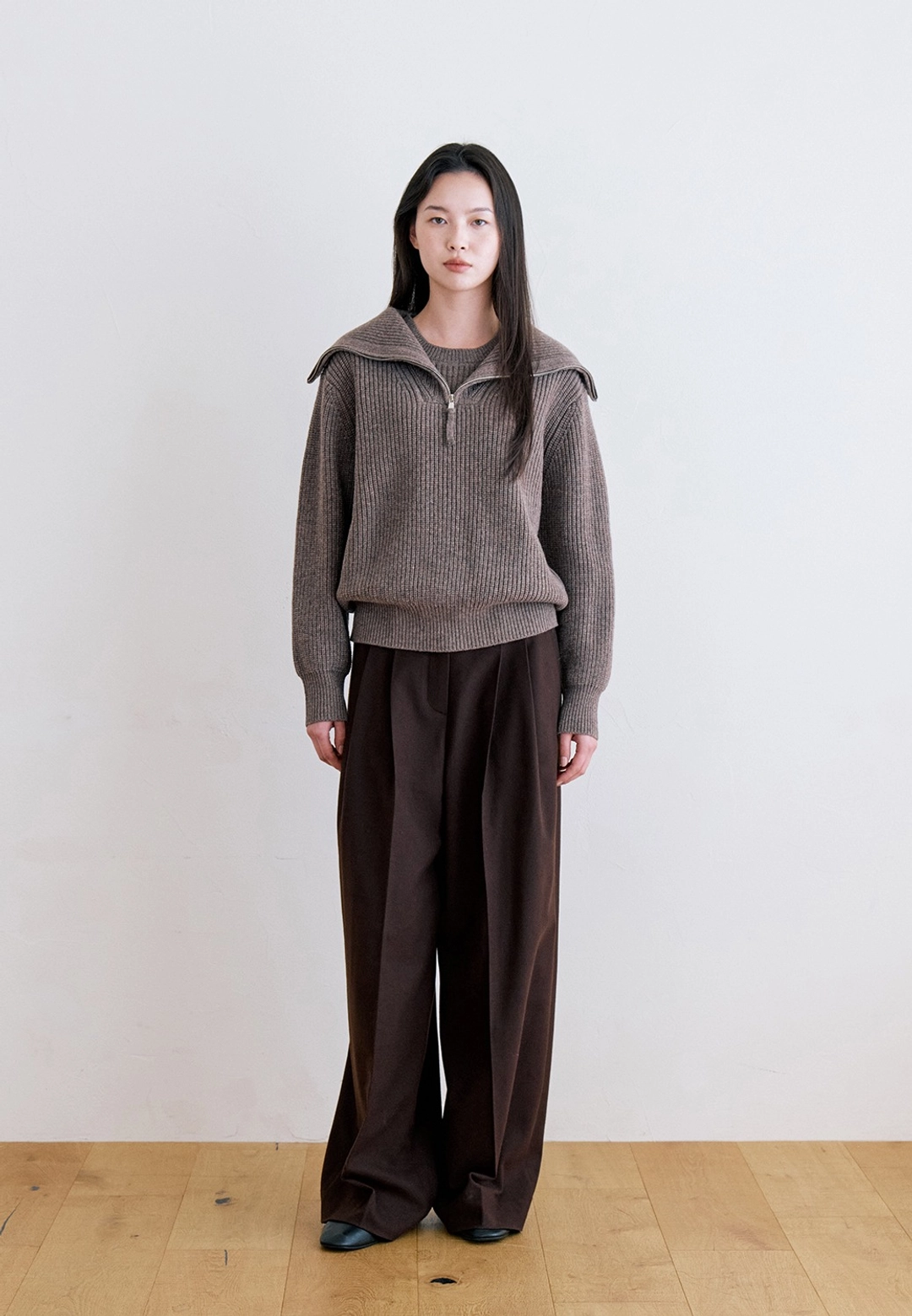 노티아 LUX WOOL WIDE FIT TWO TUCK SLACKS - BROWN 상품 이미지 1