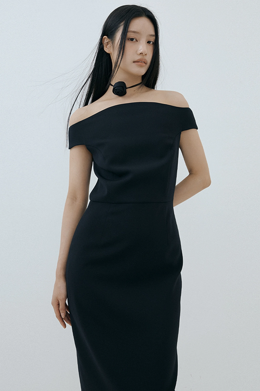 루시르주 Curved Off-Shoulder Dress (black) 상품 이미지 1