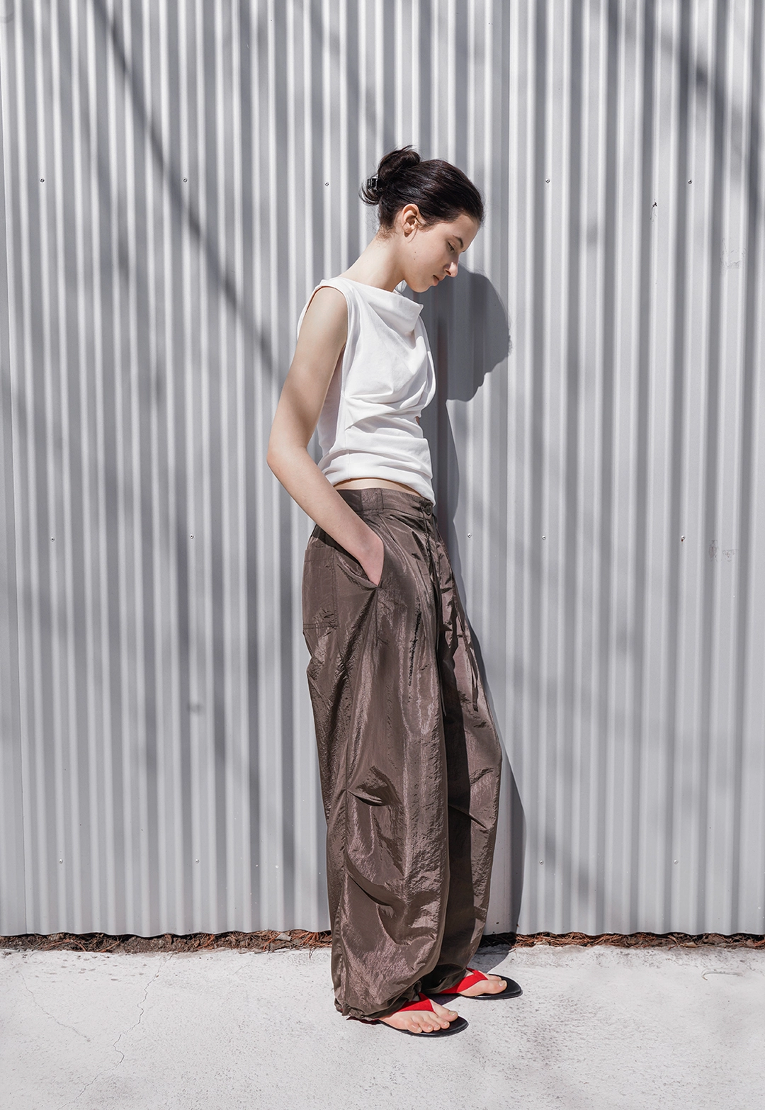 아뜰리에 나인 (T-7205)ONE SHOULDER DRAPE SLEEVELESS 상품 이미지 2