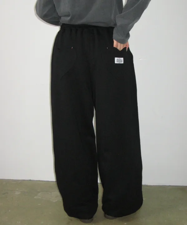 HEART POCKET WIDE JOGGER PANTS BLACK