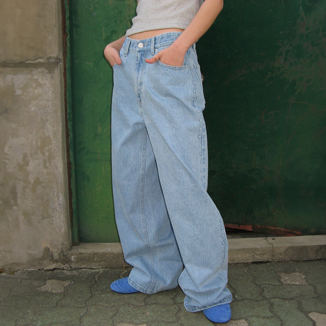 론론 SIDE HEART EMBO WIDE DENIM PANTS LIGHT BLUE 상품 이미지 2