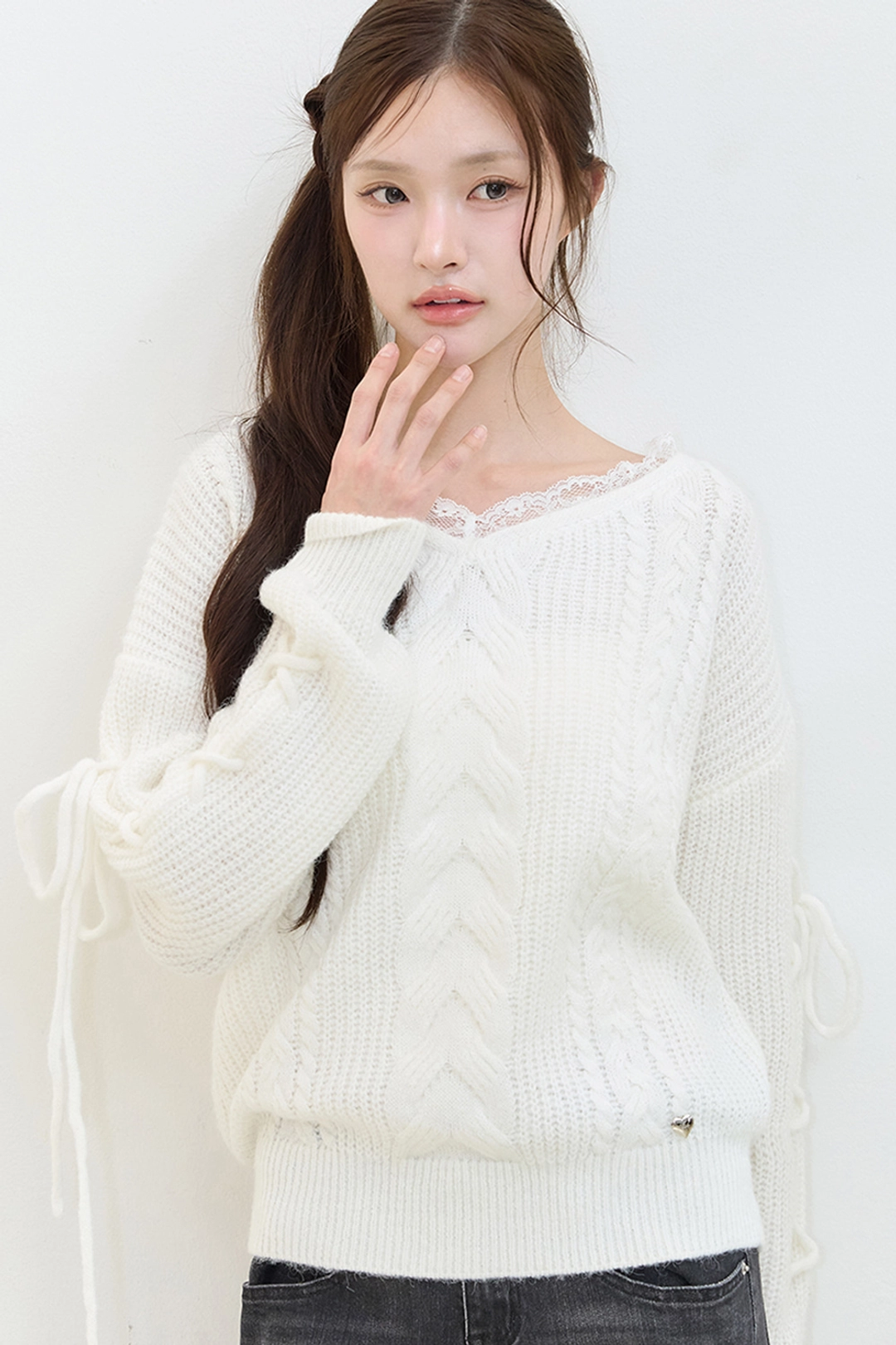 일리고 레이스업 브이넥 니트 아이보리 상품 이미지 2