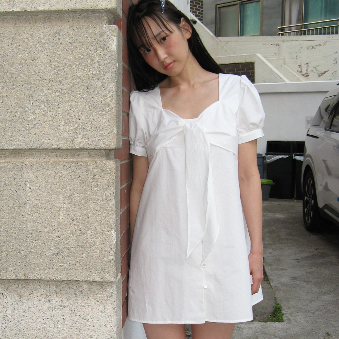 론론 RIBBON BOW HALF SLEEVE DRESS WHITE 상품 이미지 1