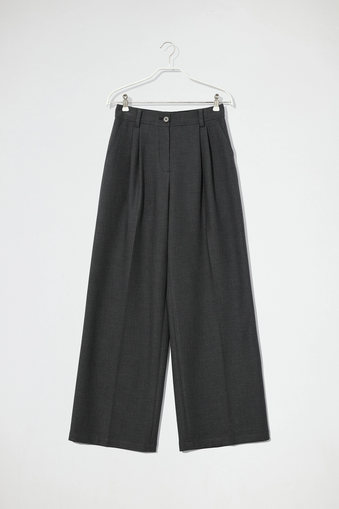 엔오르 TWO TUCK WIDE SLACKS - CHARCOAL 상품 이미지 1