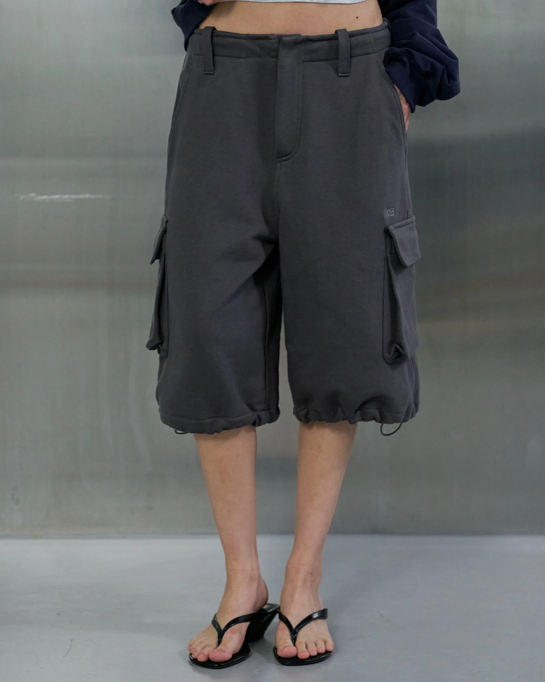 오데스 [9/18 예약 출고] LINDA SWEAT CARGO PANTS - CHARCOAL 상품 이미지 1