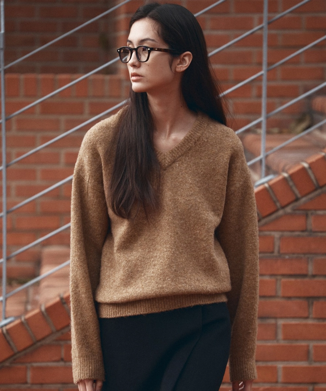 반원 아뜰리에 KN4274 울 블렌드 브이넥 니트_Camel brown 상품 이미지 2