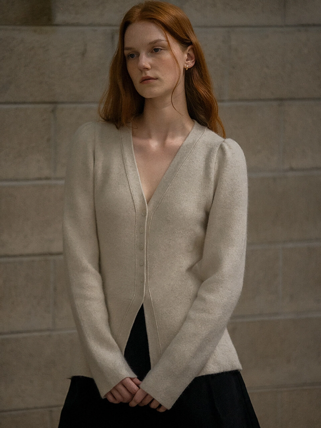 노운베러 Volume sleeve V-neck knit cardigan [KNFW03CD03]_Cream 상품 이미지 2
