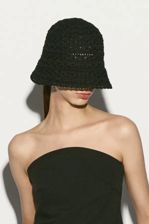 CROCHET BUCKET HAT BLACK