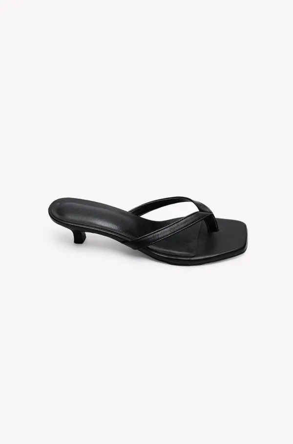 Munis Flip Flop Heels (Black)