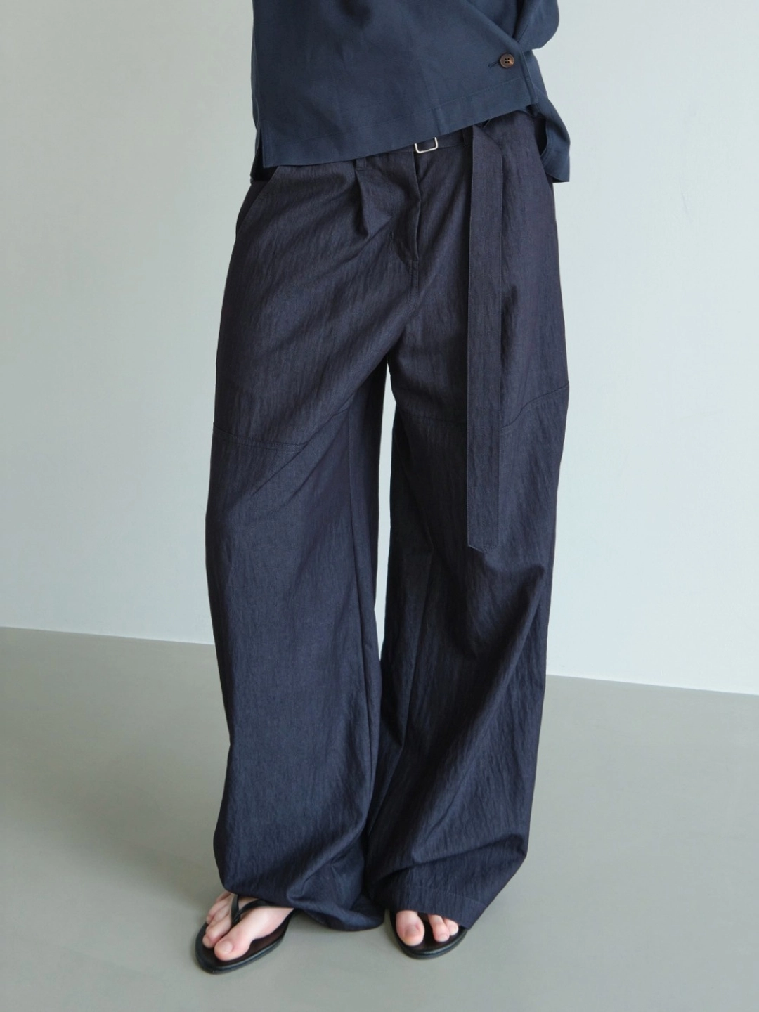 로우클래식 Wide-Fit Belted Pants_Navy 상품 이미지 2