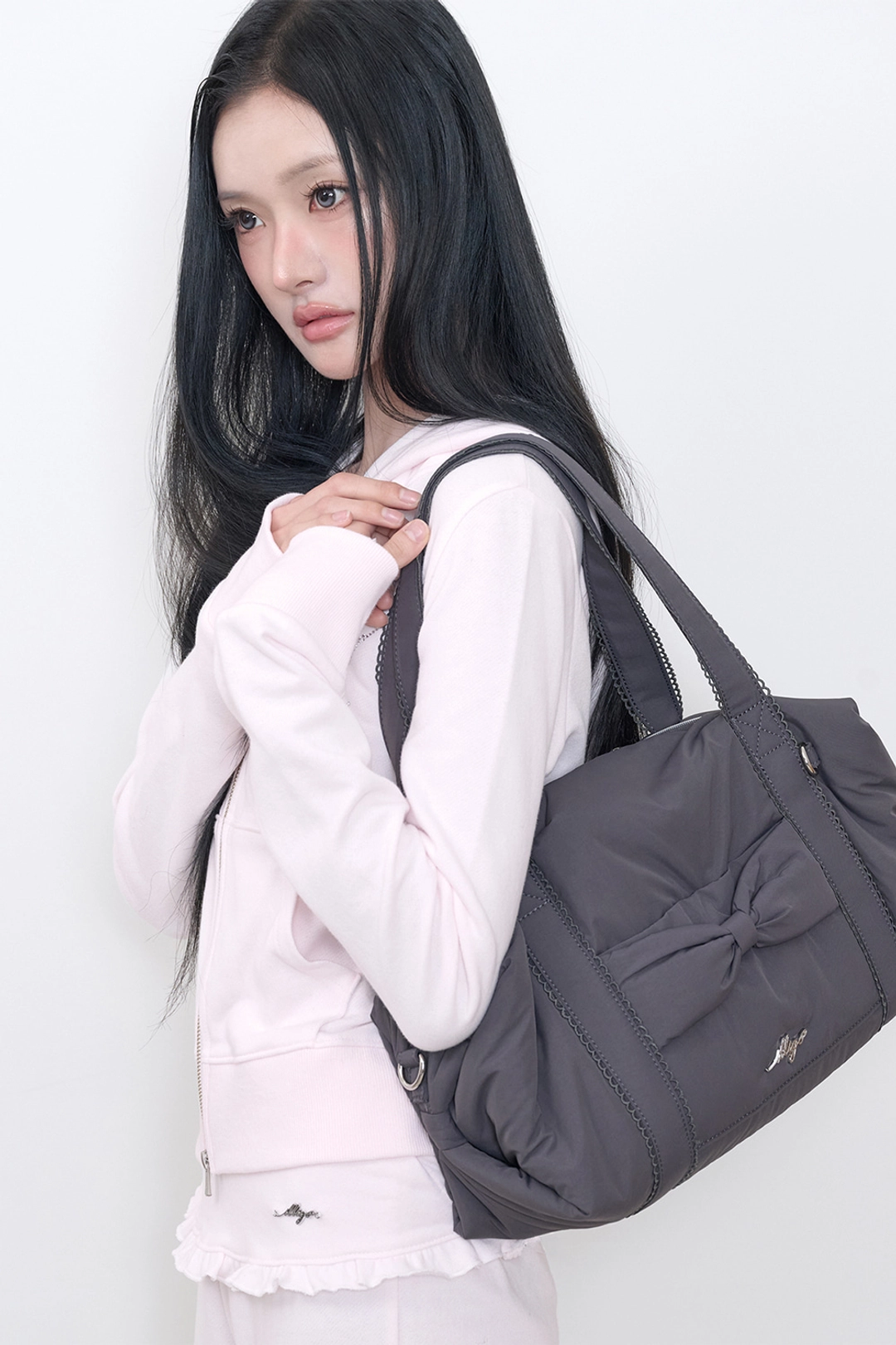 일리고 [10/28 예약발송] 코지 보우 더플백 차콜 상품 이미지 2
