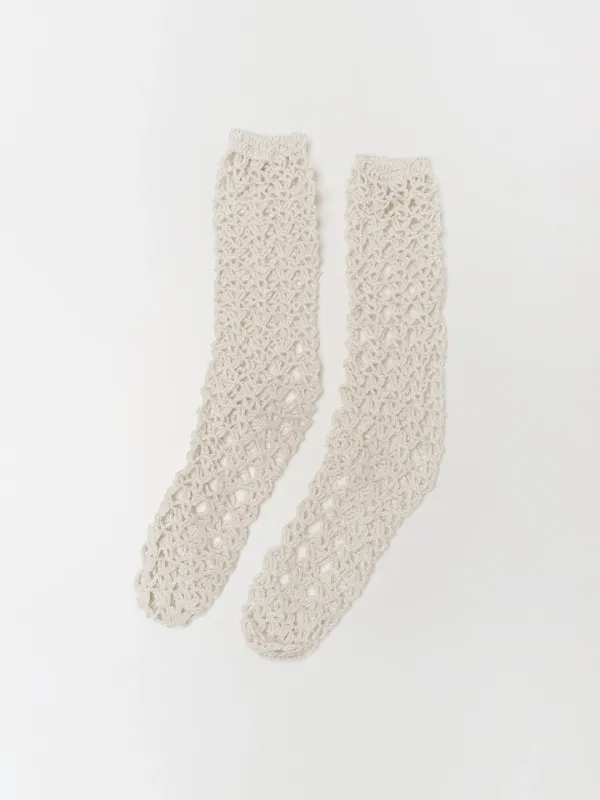 (EXCLUSIVE) HANDMADE CROCHET SOCKS IN OFF WHITE