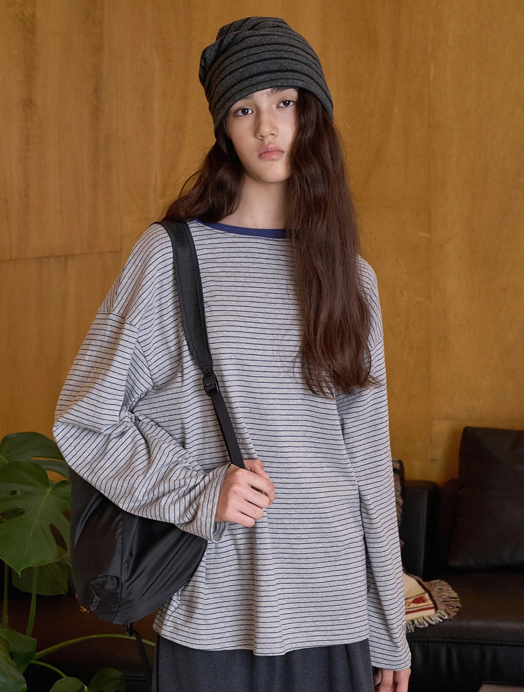 로에일 Embroidery stripe contrast T-shirt_Gray 상품 이미지 1