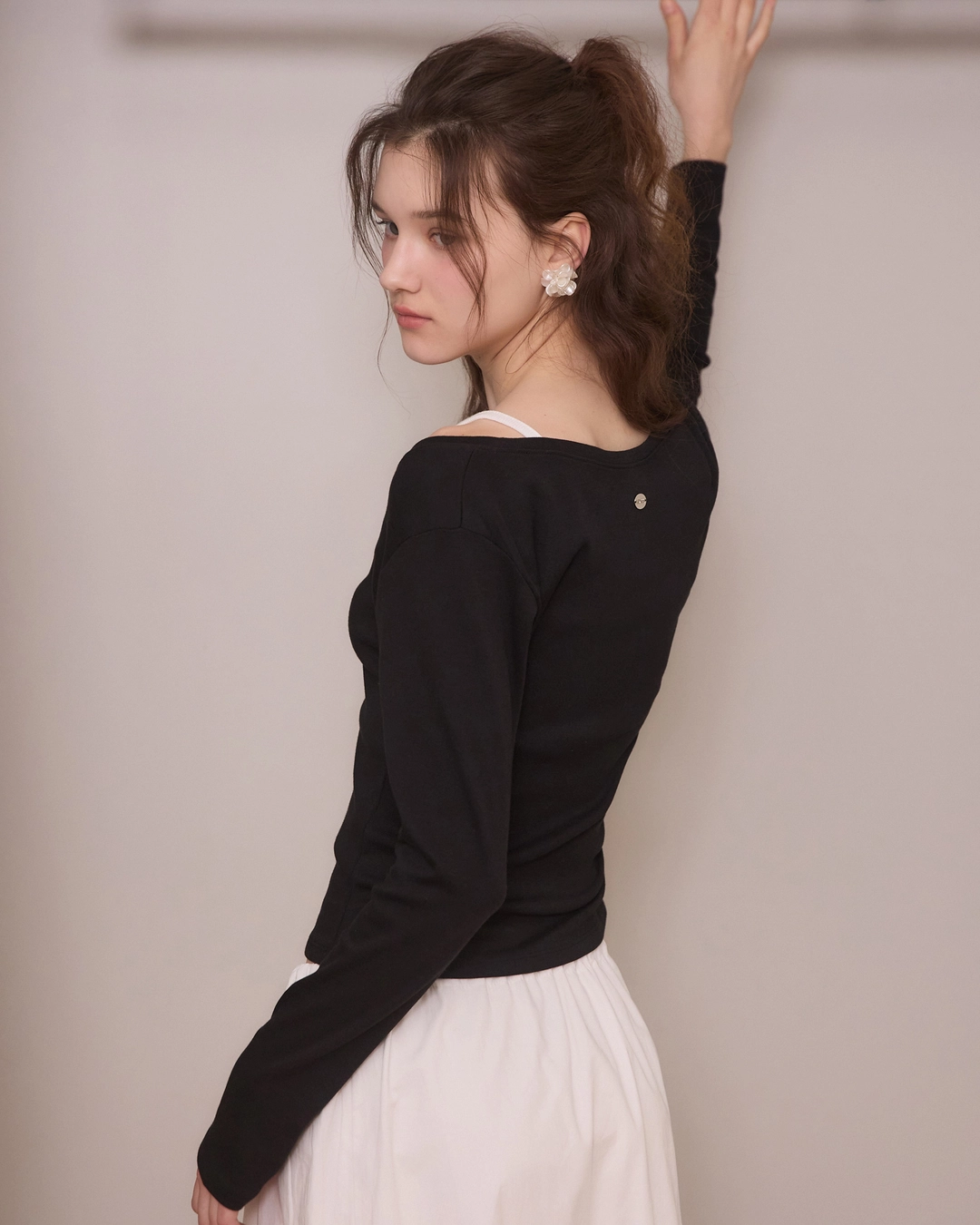 어다울 Deep v neck slim fit layered t shirts - 3color 상품 이미지 3