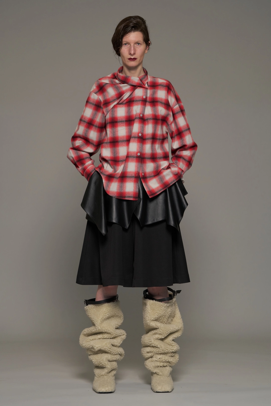 푸쉬버튼 FW26 RED CHECK ASYMMETRIC RELAXED SHIRT 상품 이미지 1