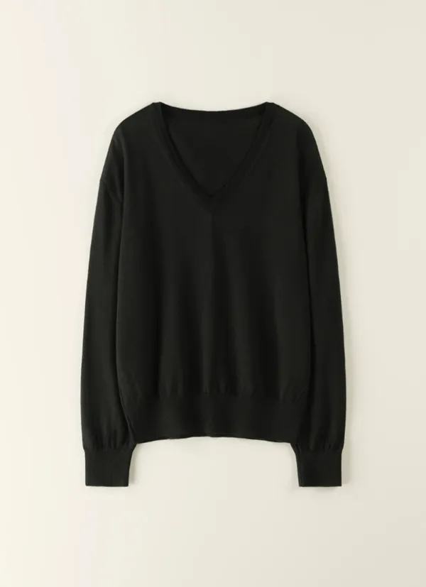 Silky wool v-neck pullover / Black