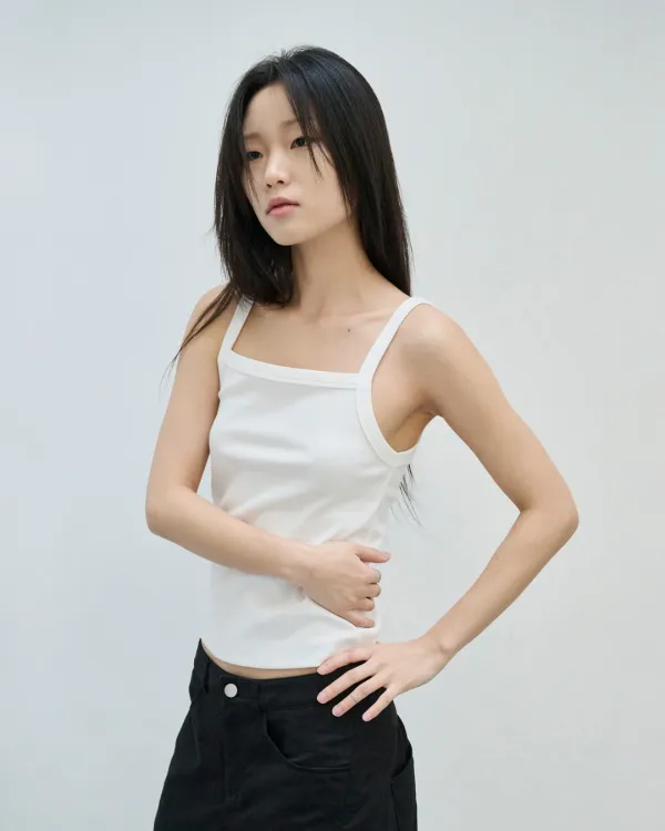 Essential sleeveless top (ivory)