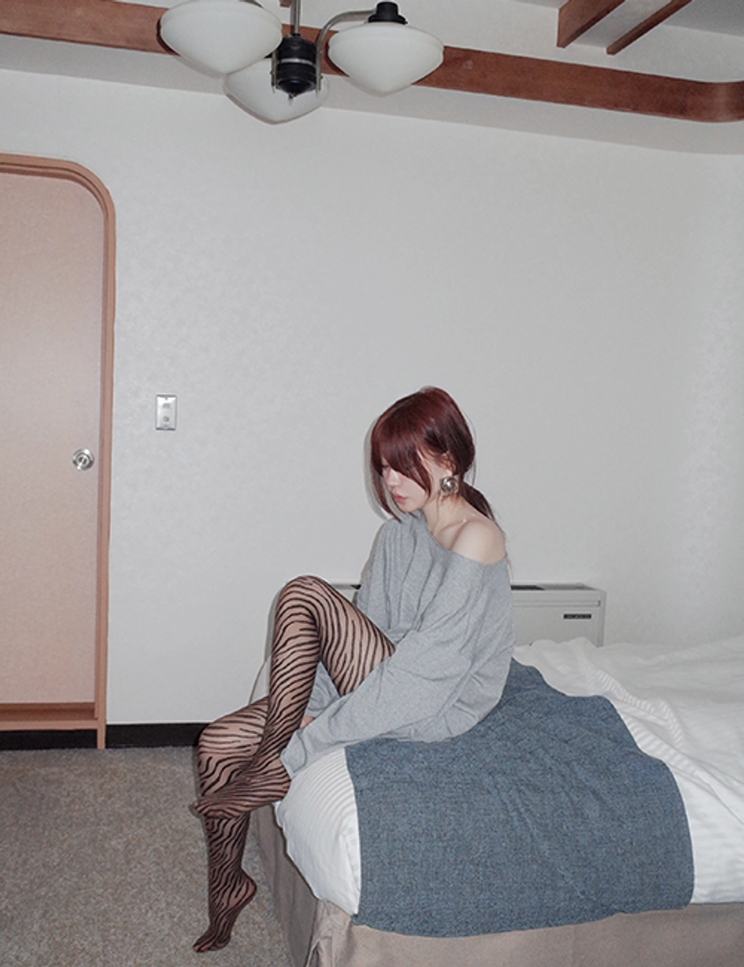 프레클 loose cutting tee in gray 상품 이미지 2