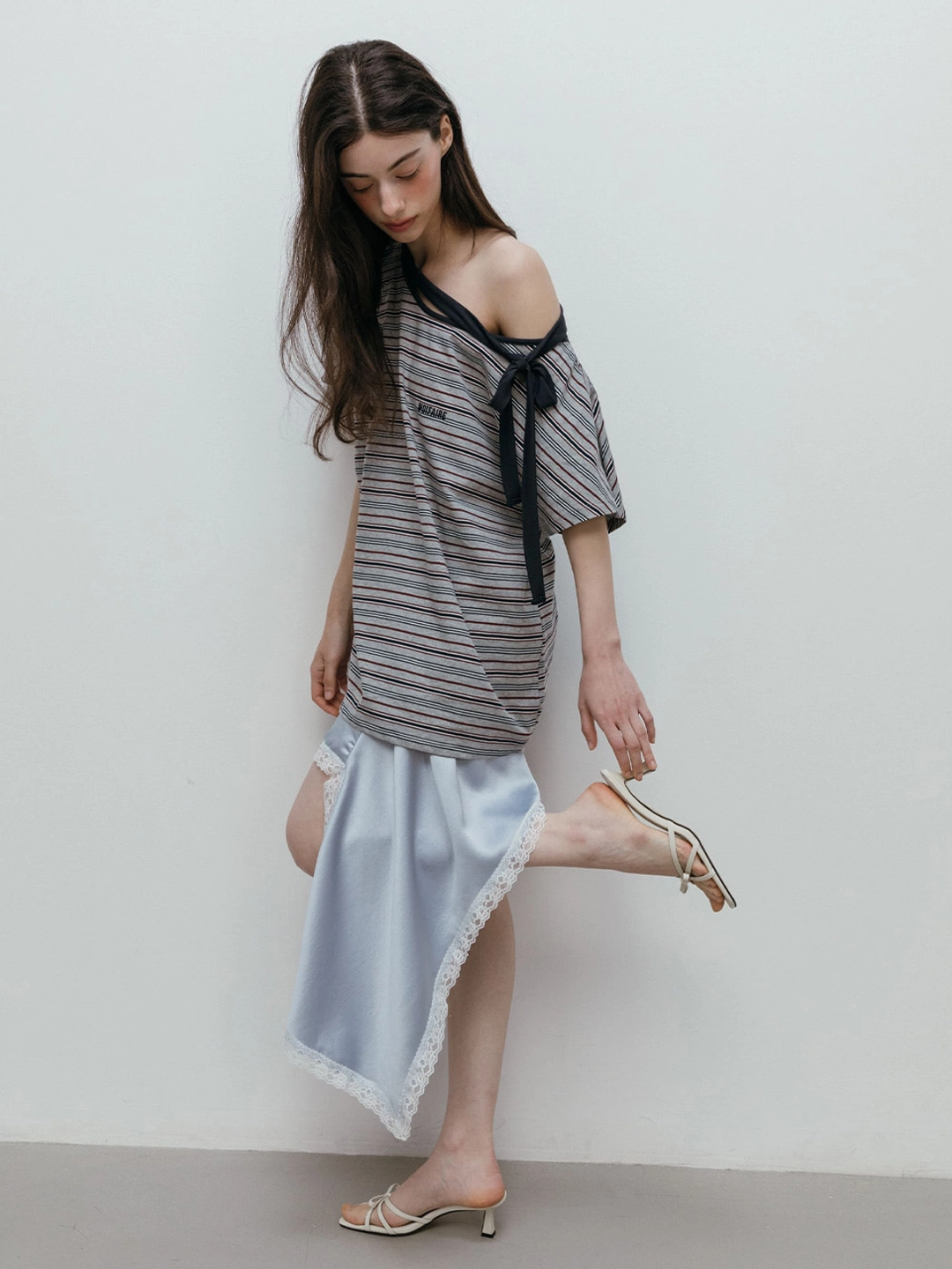 모이페어 STRIPED RIBBON T-SHIRT / GREY 상품 이미지 2