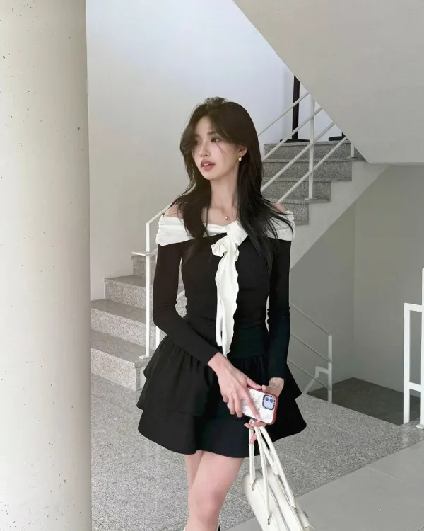 @ji__chewBlair top (Black)Lili skirt (Black)