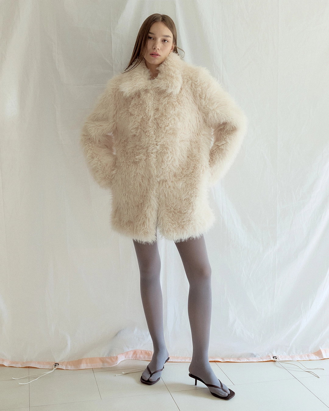오데스 FLUFFY FUR JACKET - IVORY 상품 이미지 2