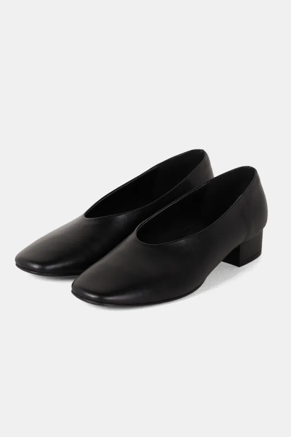 [Exclusive] Masse Pumps in Black