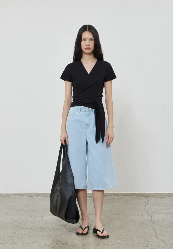 MIDRISE BERMUDA DENIM PANTS - LIGHT BLUE