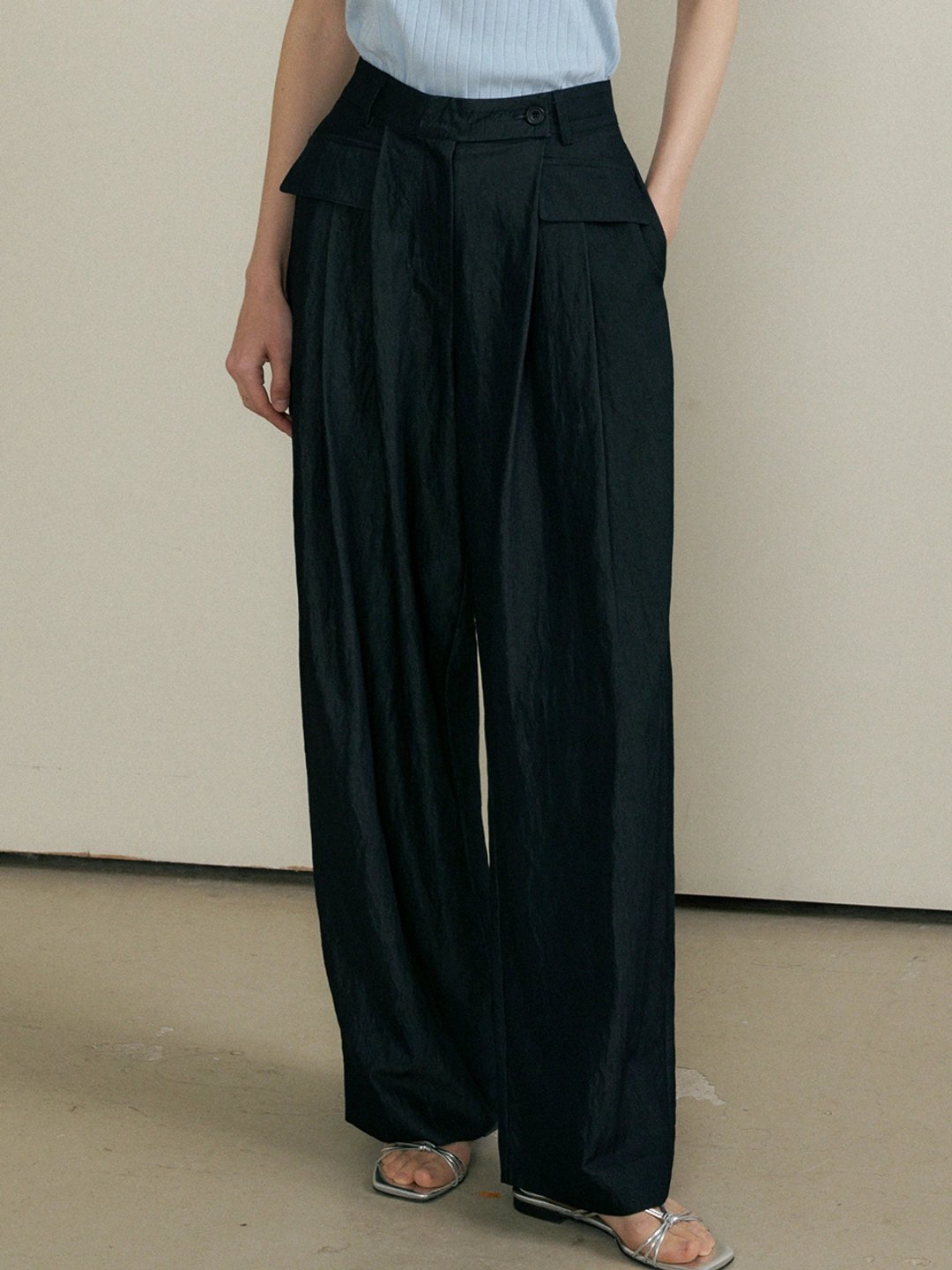 아워코모스 comos 1417 flap decorative two-tuck slacks (indigo blue) 상품 이미지 2