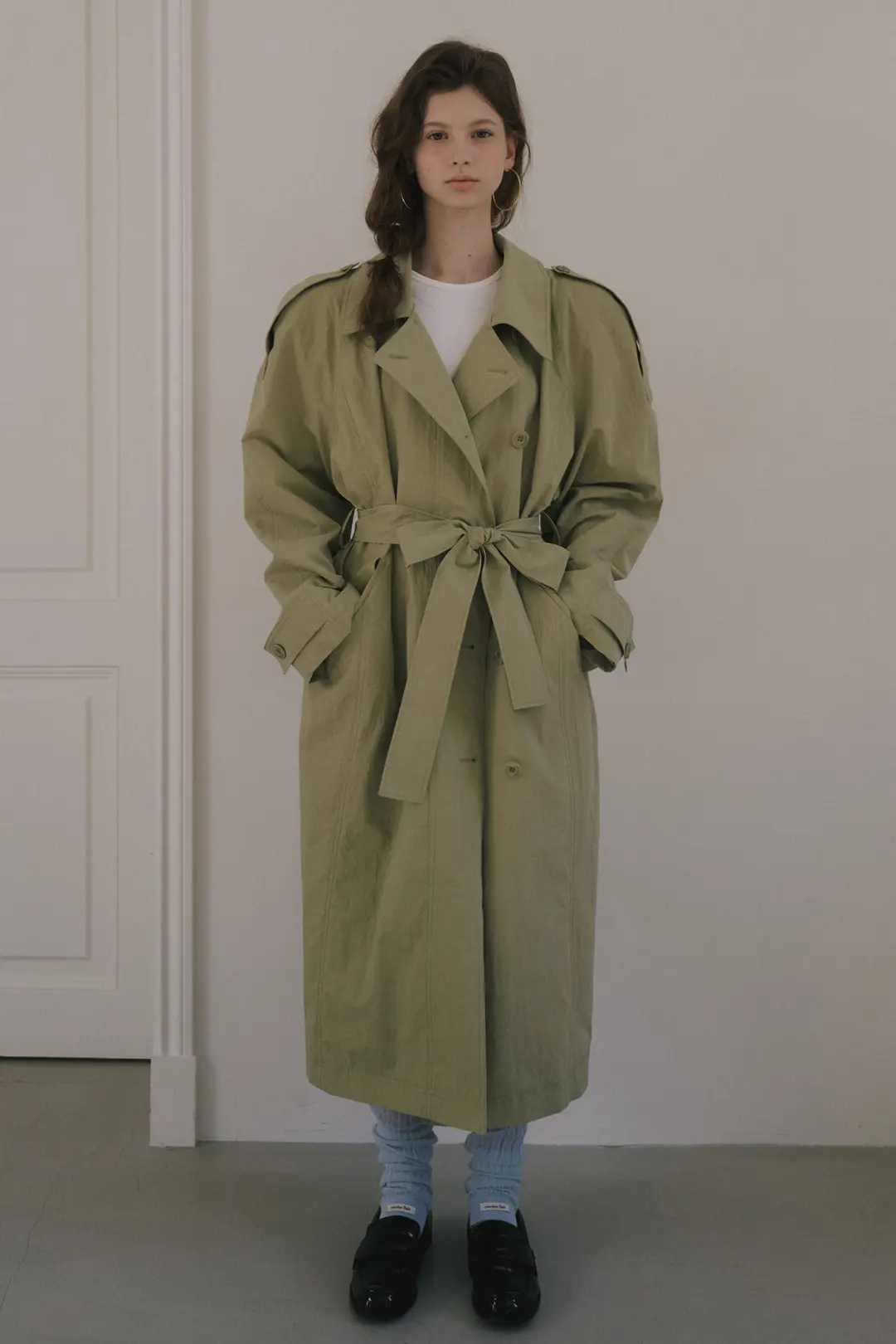 오버듀플레어 SIGNATURE VOLUME SLEEVE TRENCH COAT_LIGHT KHAKI 상품 이미지 2