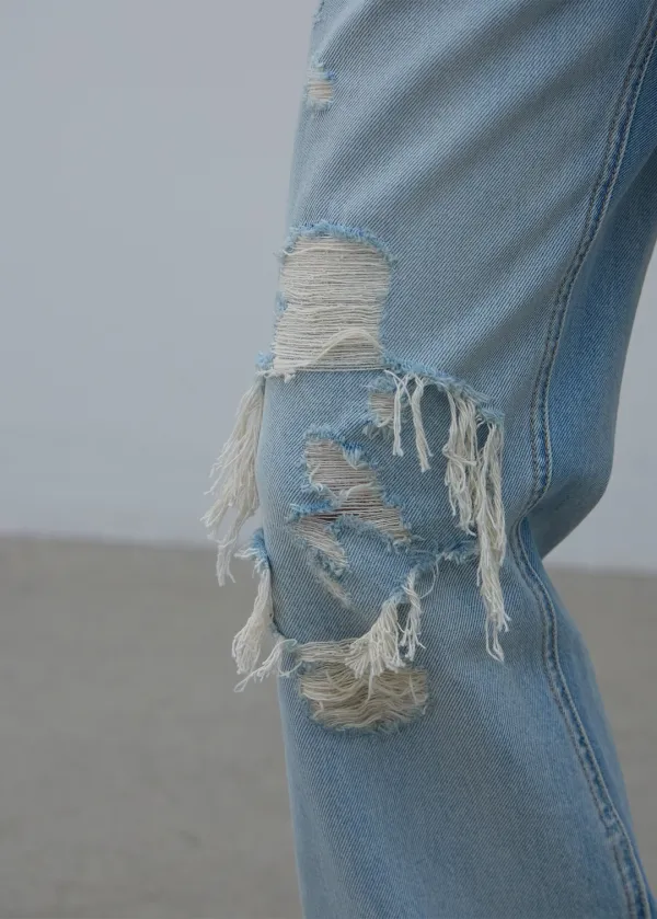 DISTRESSED WASHED DENIM (LIGHT BLUE)