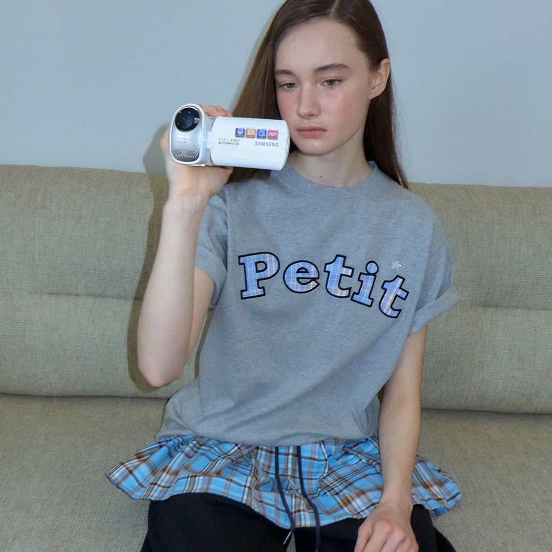 론론 STAR BUTTON PETIT APPLIQUE BASIC FIT T SHIRT GREY CHECK 상품 이미지 2