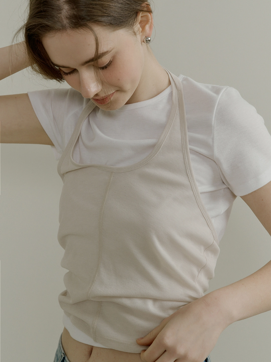 아워코모스 comos 1403 layered halter-neck T-shirt (light beige) 상품 이미지 2