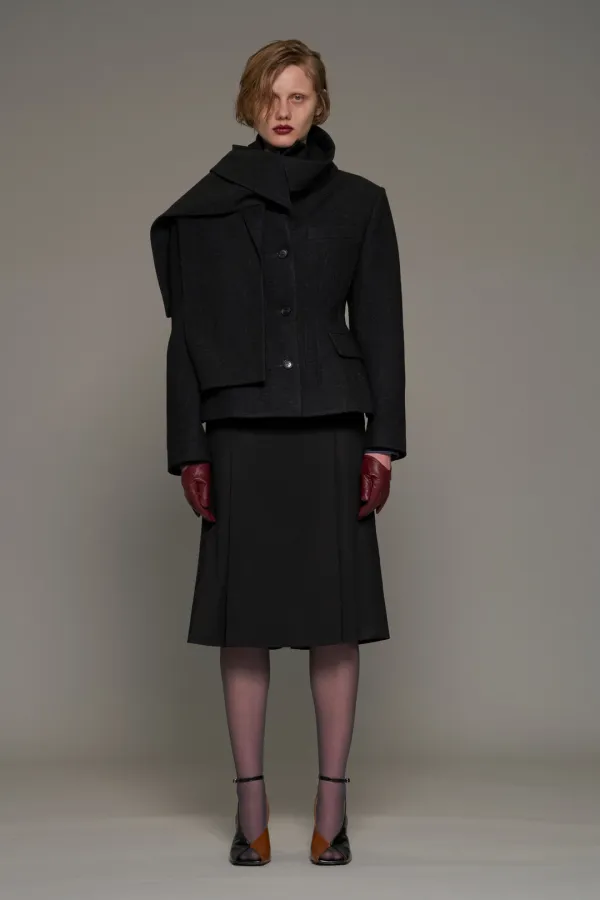 FW26 BLACK SCARF COLLAR STRUCTURED SINGLE JACKET