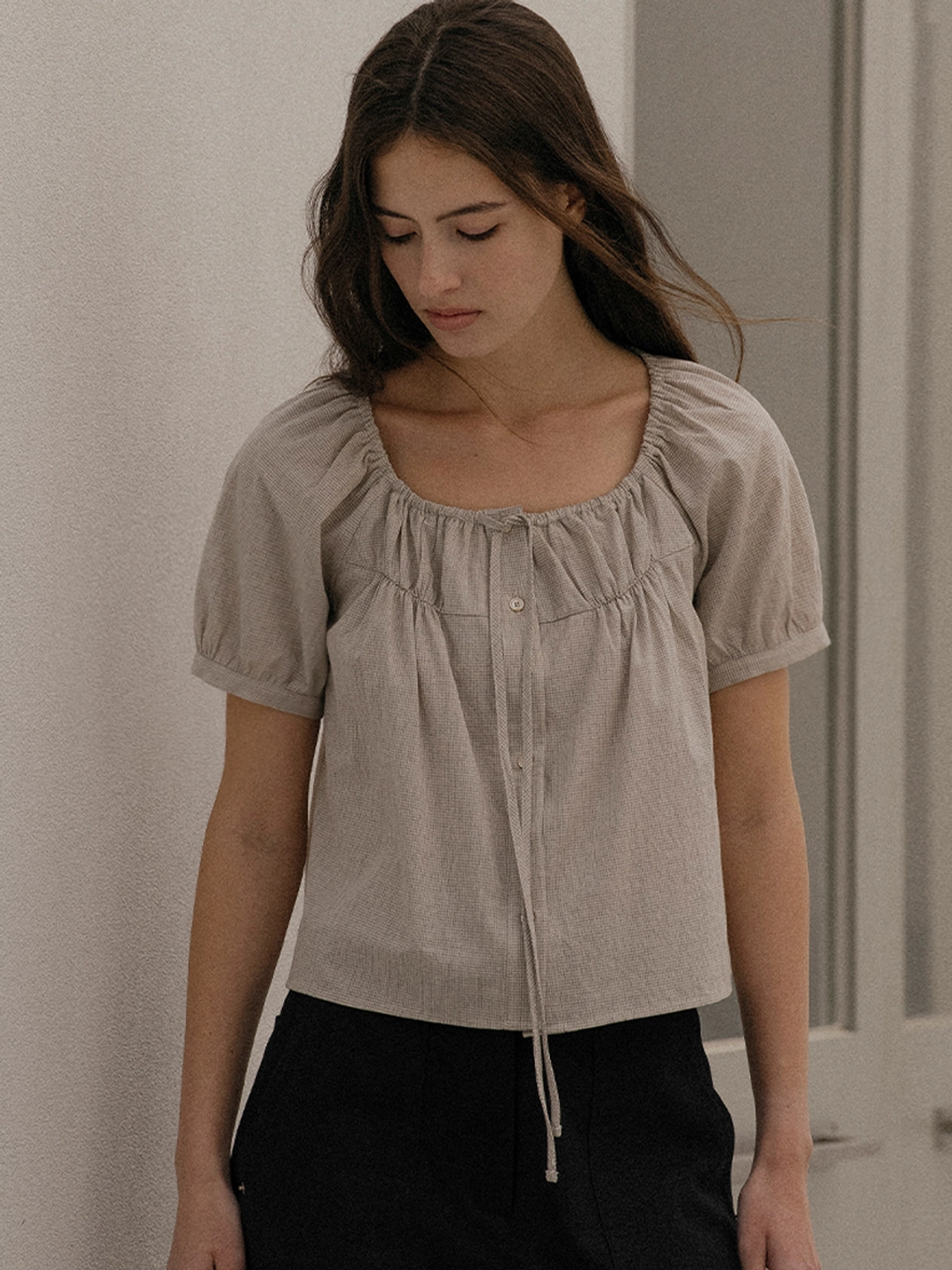 노운베러 Shirring ribbon blouse [KNSS03BL06]_Beige 상품 이미지 2