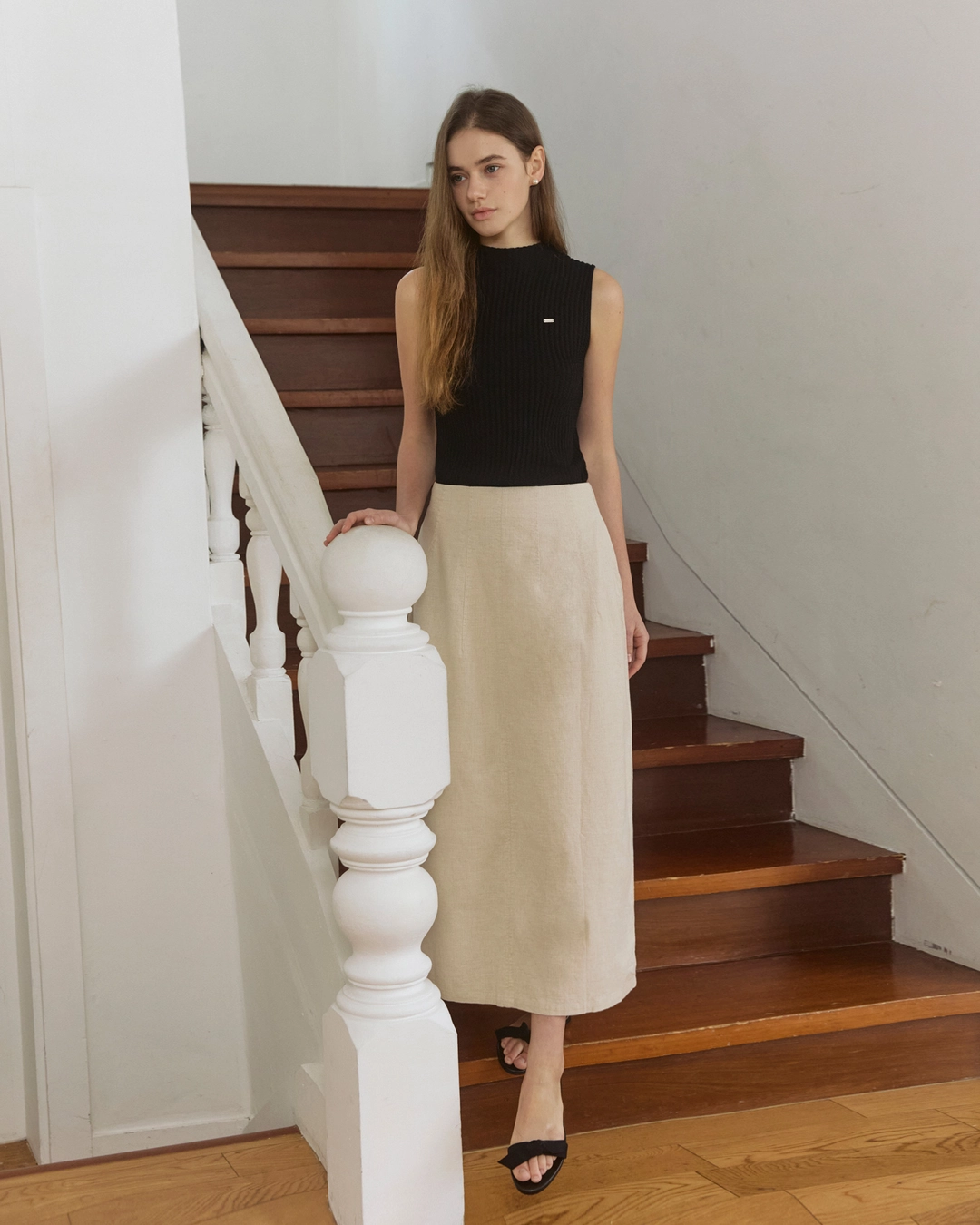 어다울 Embo ribbed half neck knit sleeveless - black 상품 이미지 3