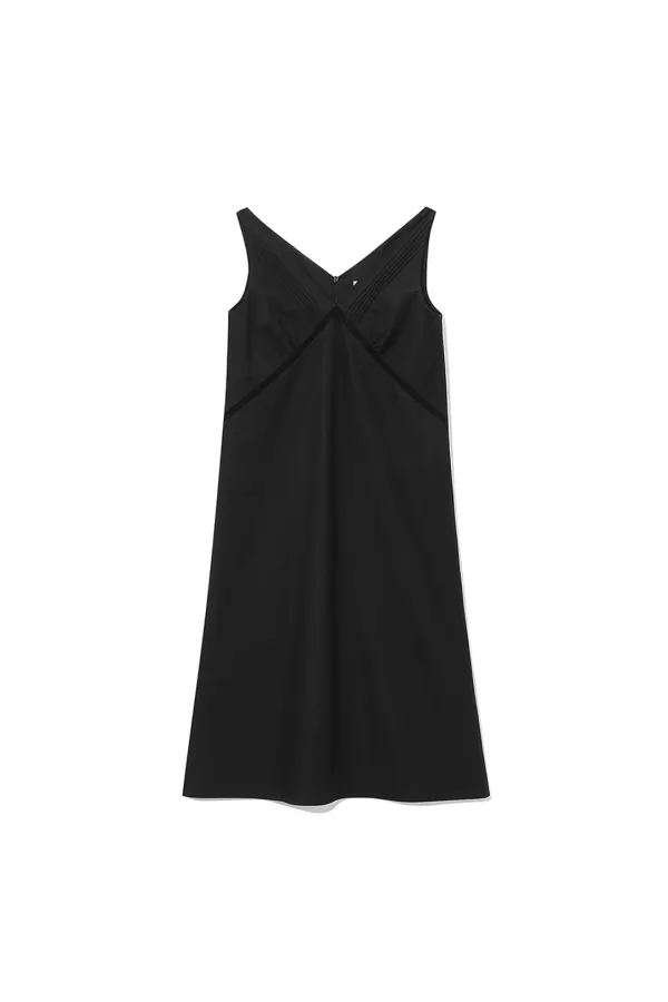 LONG SCALLOPED DRESS [BLACK]