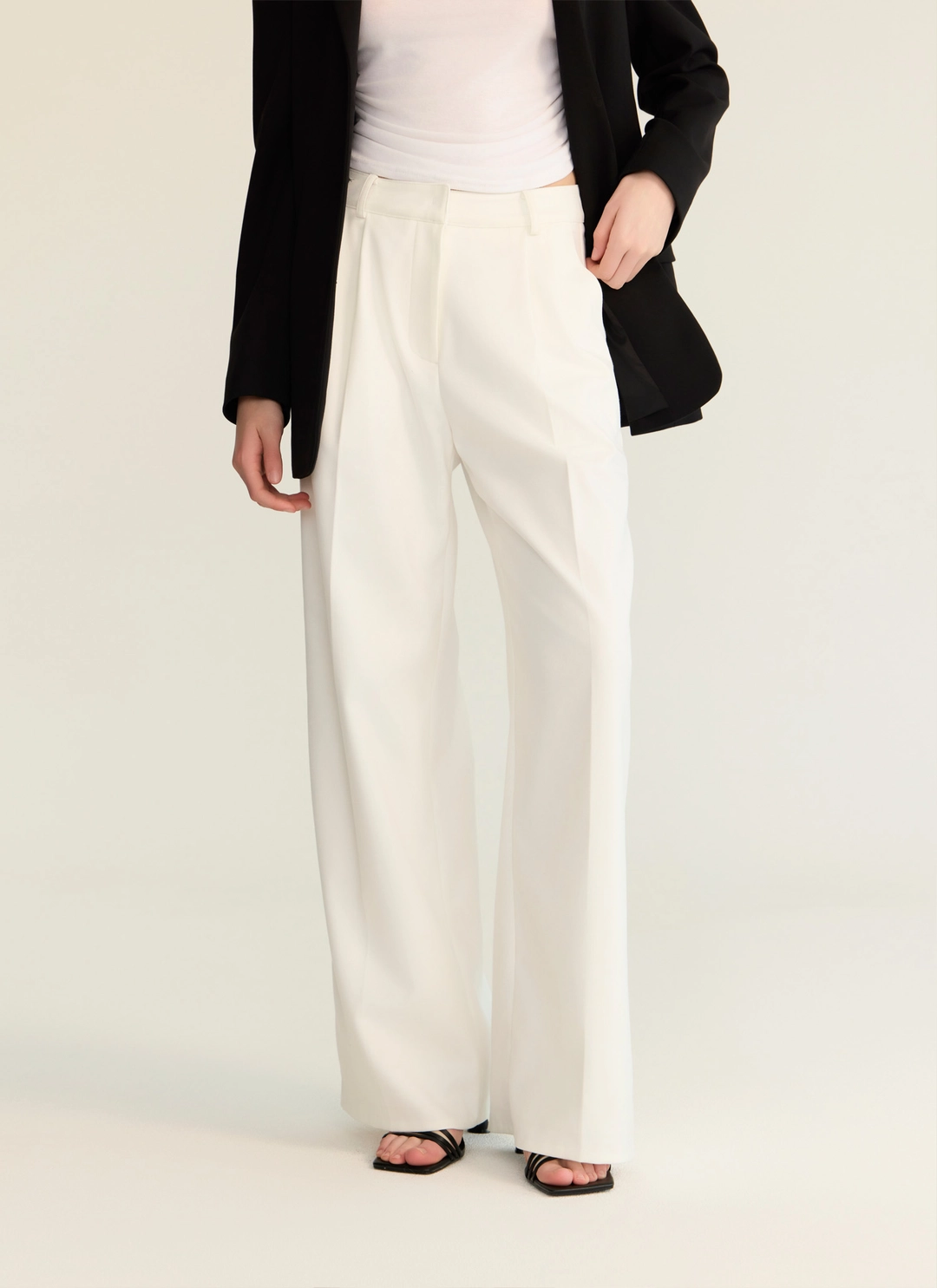 녹섭 (2차 리오더) essential two tuck pants_wh 상품 이미지 1
