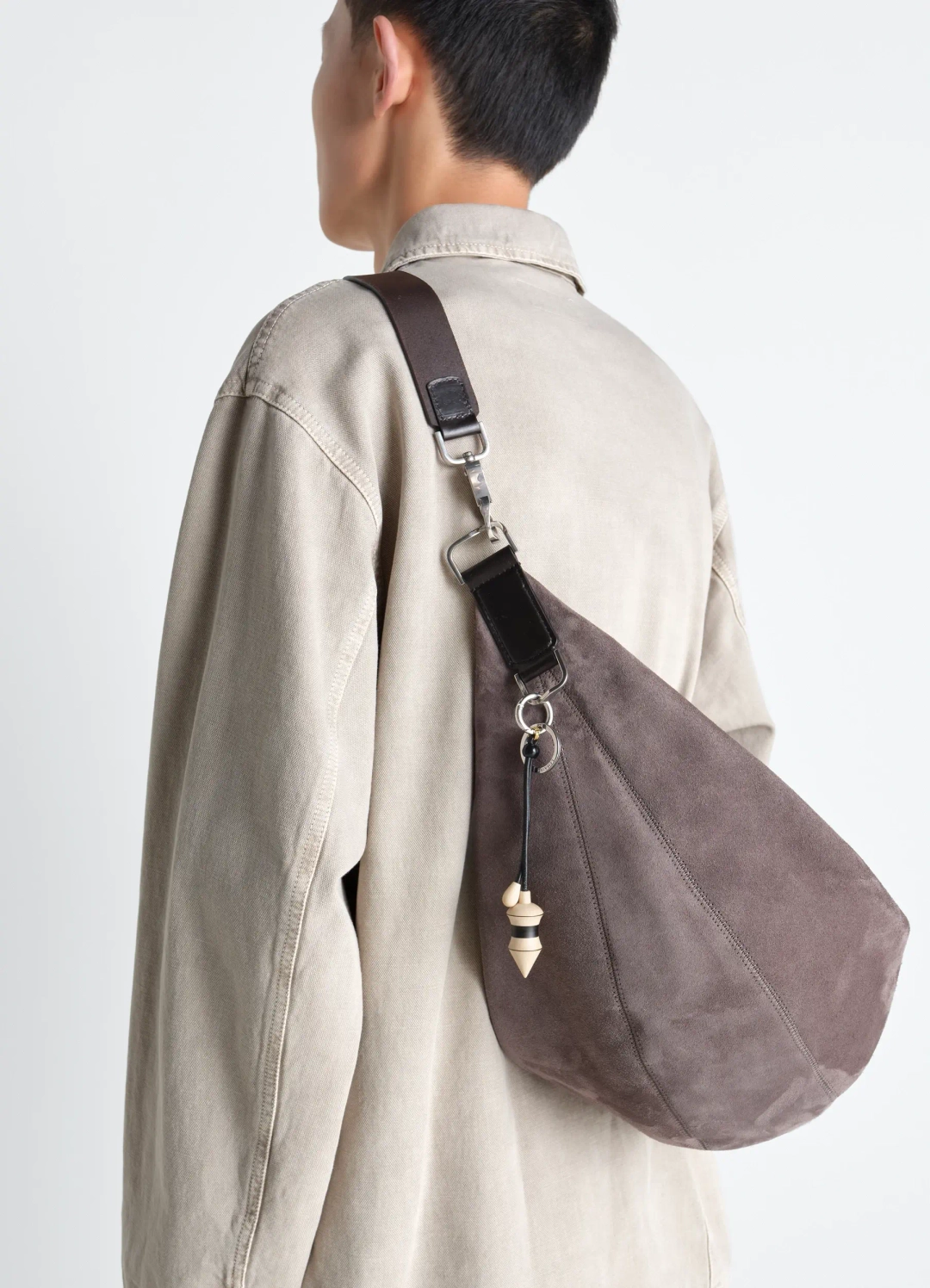 르메르 BLACK STRIPES PENDULUM BAG CHARM IN WOOD WITH CORD 상품 이미지 2