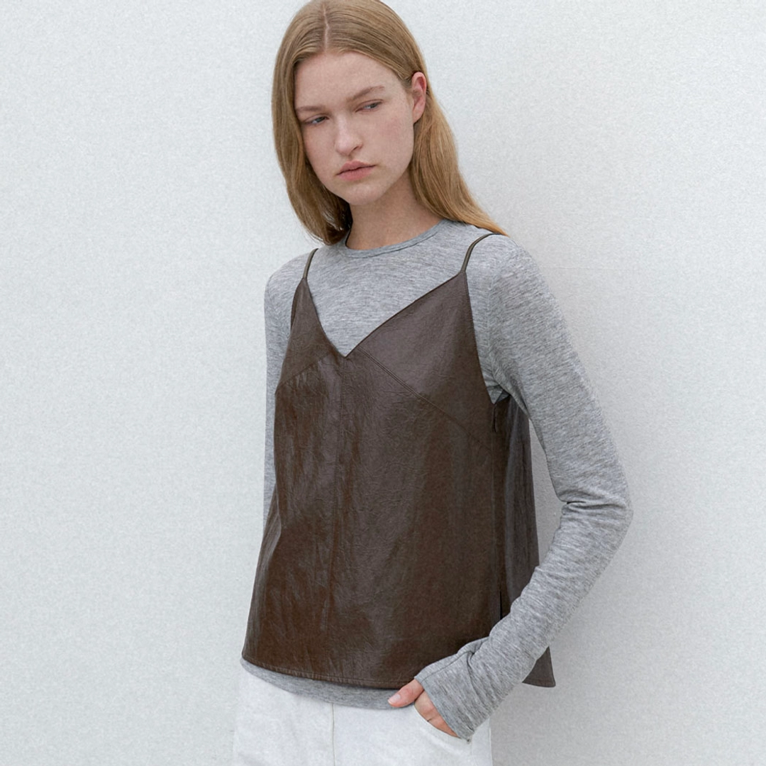아뜰리에 나인 (BL-4350)V-NECK SLEEVELESS LEATHER BLOUSE 상품 이미지 2
