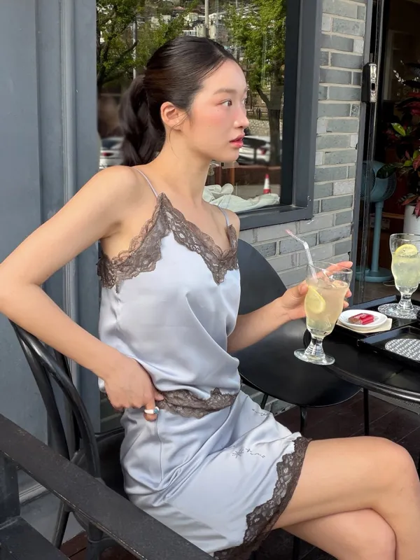 LACE SATIN SLEEVELESS (LIGHT BLUE)