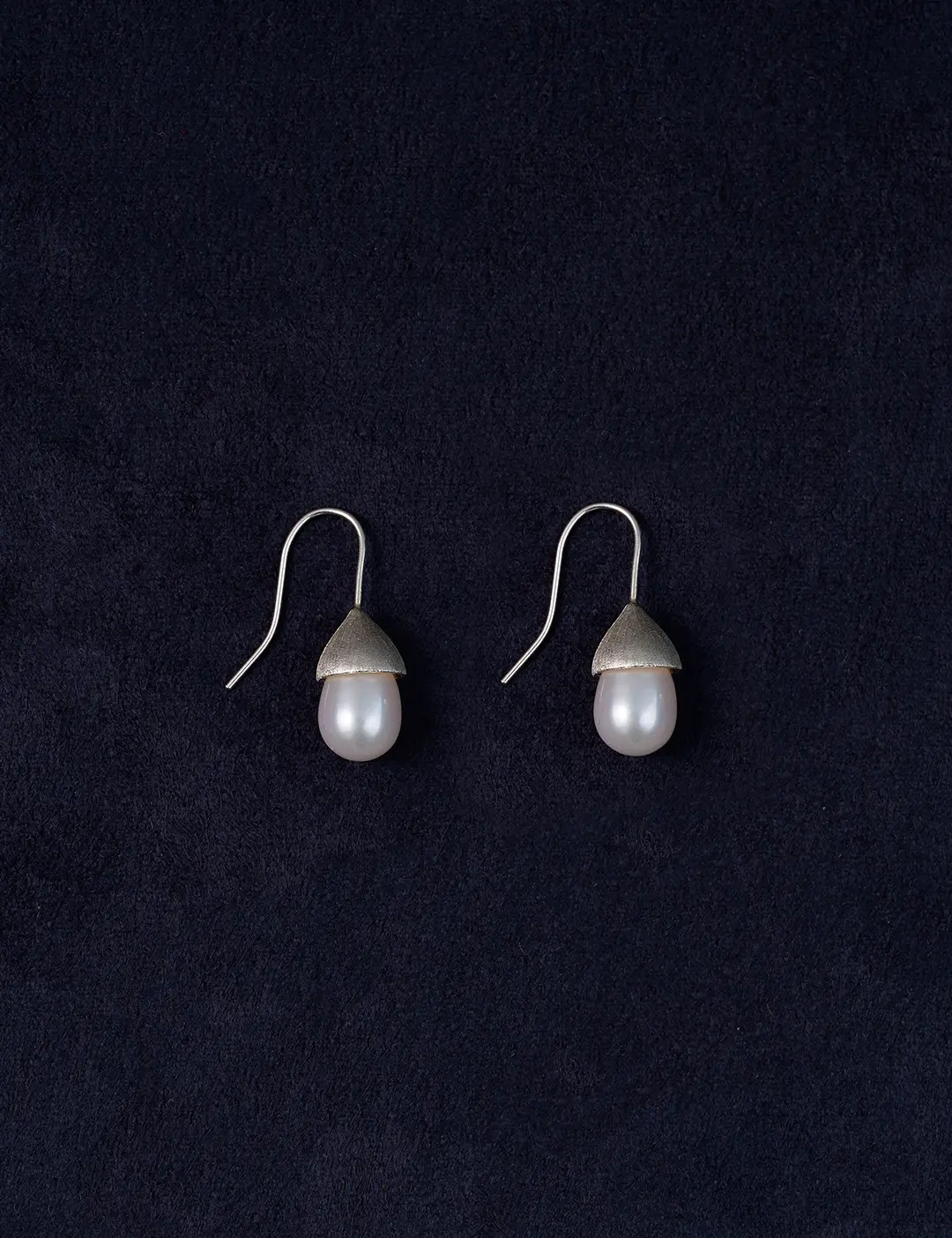 에뜨리브 Pearl Bell Drop Earring 상품 이미지 3